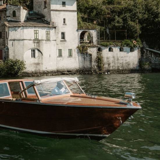 Cruise to discover Lake Como with Stops in Lakeside Towns & Visit to Villa Balbianello