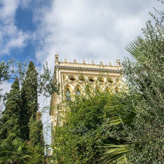 Discover Lake Garda’s hidden beauty by boat: Sirmione to Garda Island