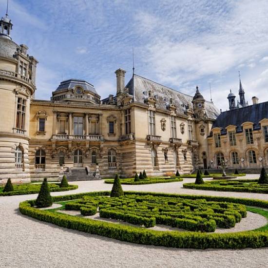 Château de Chantilly: Full-Day Private Tour with Driver-Guide