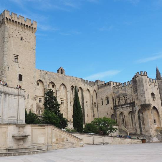 Avignon Walks - Por