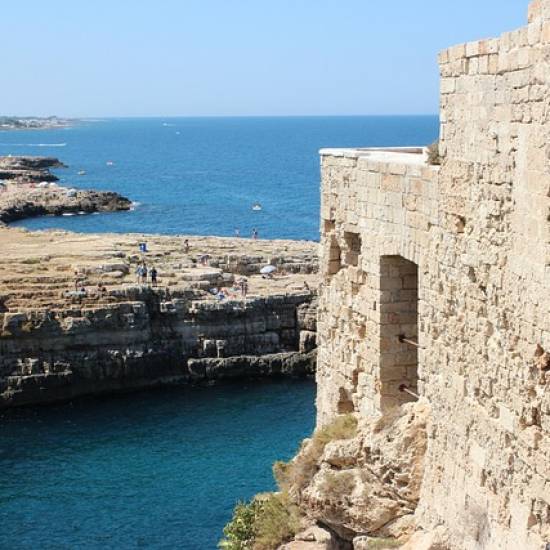 Boat Tour of Polignano’s Hidden Coves & Caves with Aperitivo