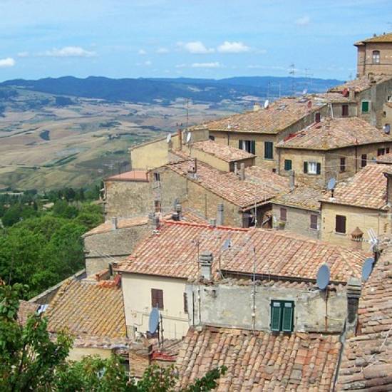 Etruscan Echoes & Vineyard Vistas: Discover Volterra and Chianti's Luxury Wines