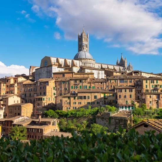 Discover Tuscany: Siena’s Splendor & Chianti’s Essence