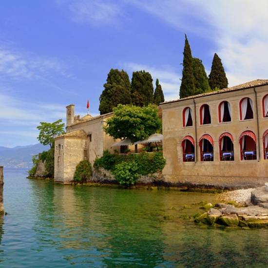 Discover Lake Garda's Gems by Boat: Punta San Vigilio and Villa Canossa