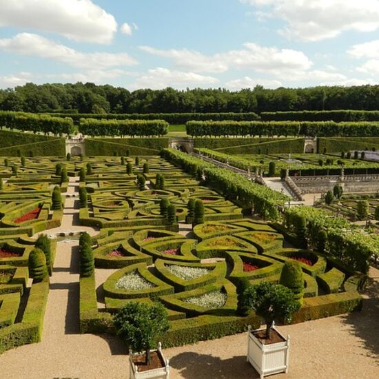 Full Day Guided Tour of Loire Castles: Azay-le-Rideau & Villandry Garden Tour