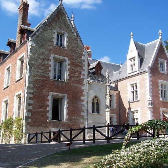 Loire Castles Full Day Guided Tour: Chenonceau and The Clos Lucé in Amboise with Lunch