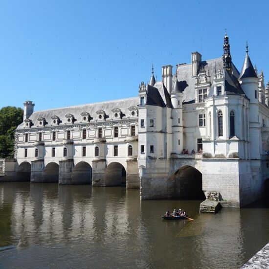 Full Day Guided Tour of Loire Castles: Chambord & Chenonceau