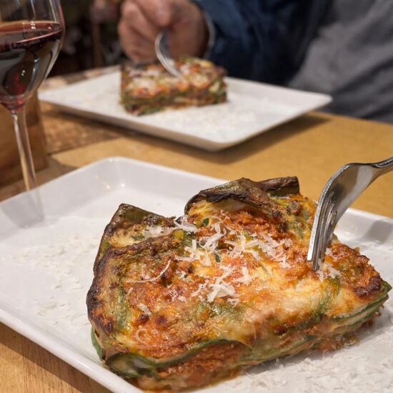 Bologna Old Town Food Tour with Traditional Lunch, Wine and Gelato