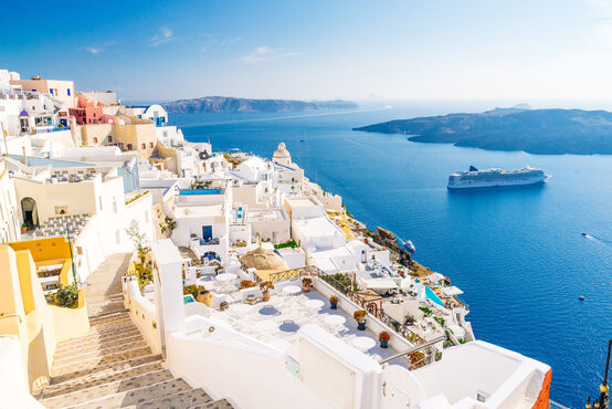 Eight great restaurants in Mykonos and Santorini