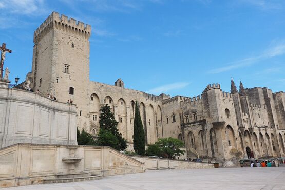 Avignon Walks: Old Town with Palais des Papes