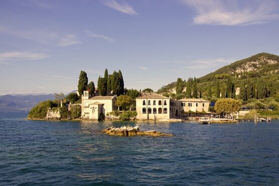 Boat Cruise on Lake Garda: Discover Punta San Vigilio & Garda Island