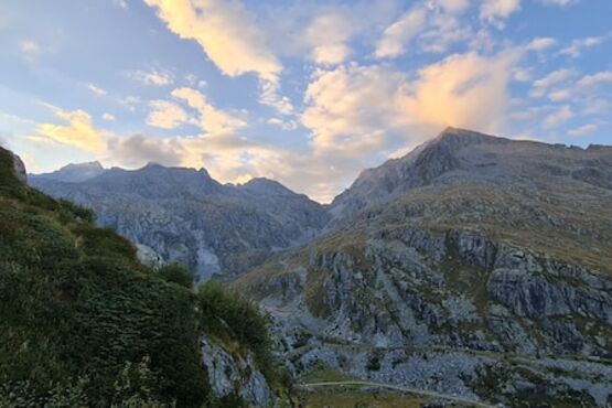 Path to Perfection: Amalfi Coast Hiking & Traditional Mozzarella Class and Lunch