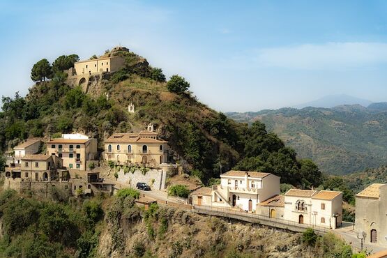 Godfather & Mafia Tour With Sicilian Light Lunch
