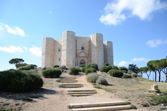 On the footsteps of Frederick II in Apulia