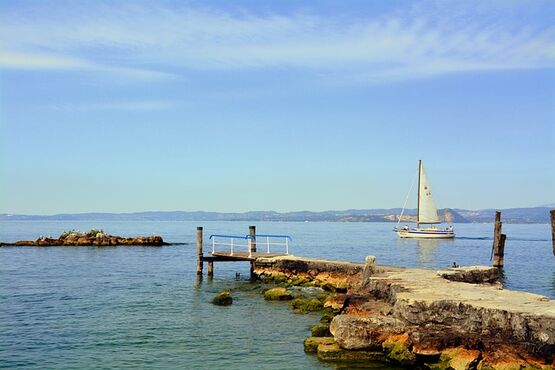 Boat Cruise on Lake Garda: Discover Punta San Vigilio & Garda