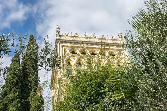 Discover Lake Garda’s hidden beauty by boat: Sirmione to Garda Island