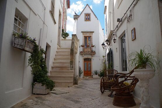 Trulli, Towns & Tastes in the Heart of Apulia: Alberobello, Locorotondo & Cisternino with Lunch and Wine Tasting