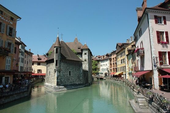 Flavors of the Alps: Market Tour in Annecy