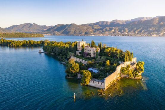 Explore Lake Garda's Gems: Isola del Garda & Gardone Boat Tour