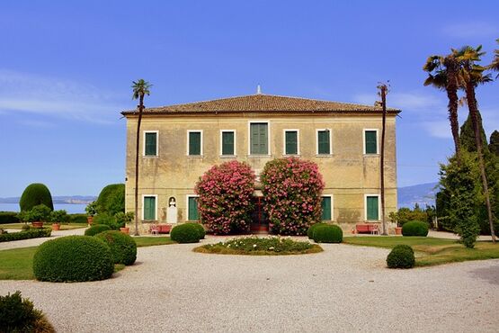 Boat Cruise on Lake Garda: Discover Punta San Vigilio & Garda