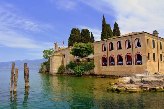 Boat Cruise on Lake Garda: Discover Punta San Vigilio & Garda