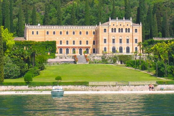 Boat Cruise on Lake Garda: Punta San Vigilio, Villa Canossa & the Peninsula di Sirmione