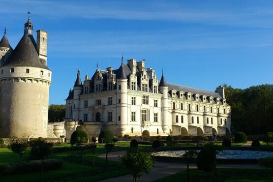 Loire Castles Full Day Guided Tour: Chenonceau and The Clos Lucé in Amboise