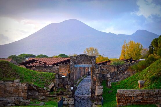 Amalfi Coast and Pompei Small Group Tour from Rome