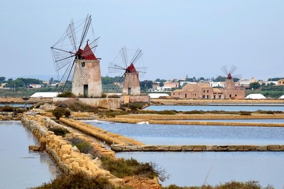 Full-Day Private Tour of Marsala and with Boat Tour, Salt Flats and Wine Tasting from Palermo
