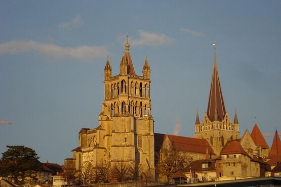 Full-day Guided Tour in Swiss Riviera from Losanne to Montreaux