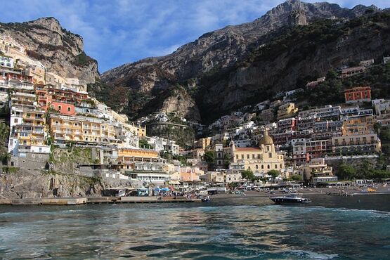 Full-day Private Boat Tour to Positano on a Gozzo Jeranto 7,50 Classic